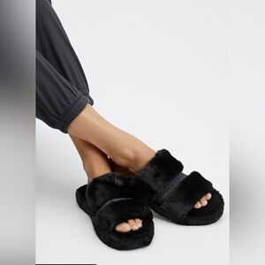 Snug Strap Slipper Cozy Black Faux Fur Slides Sz 7